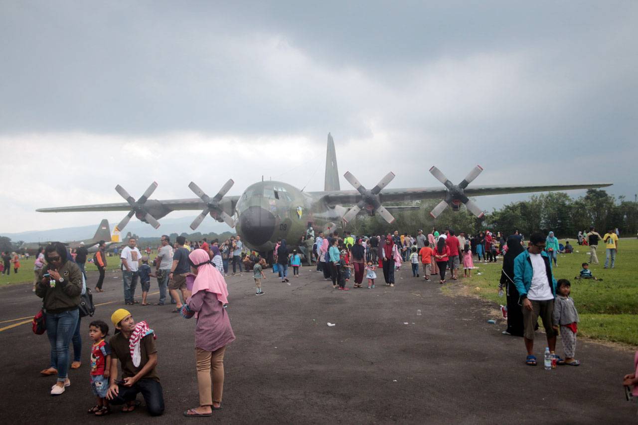 Bromo Valley Air Show...