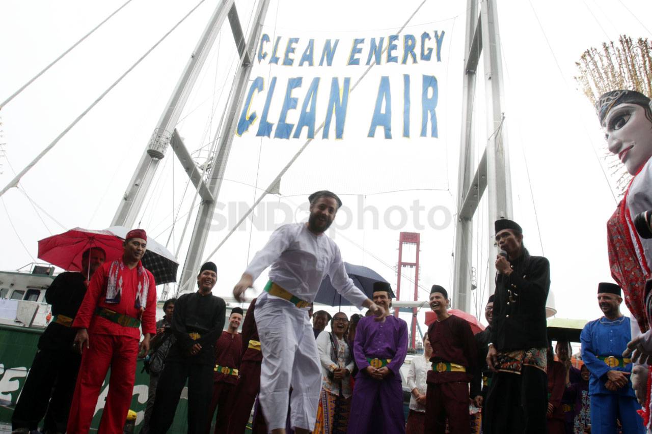 Kapal Rainbow Warrior...