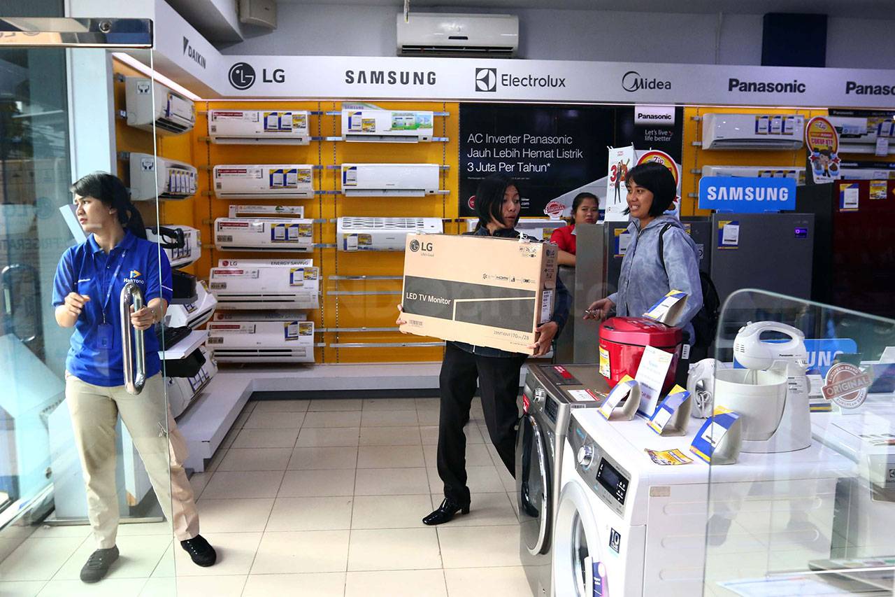Pembeli Barang Elektronik...