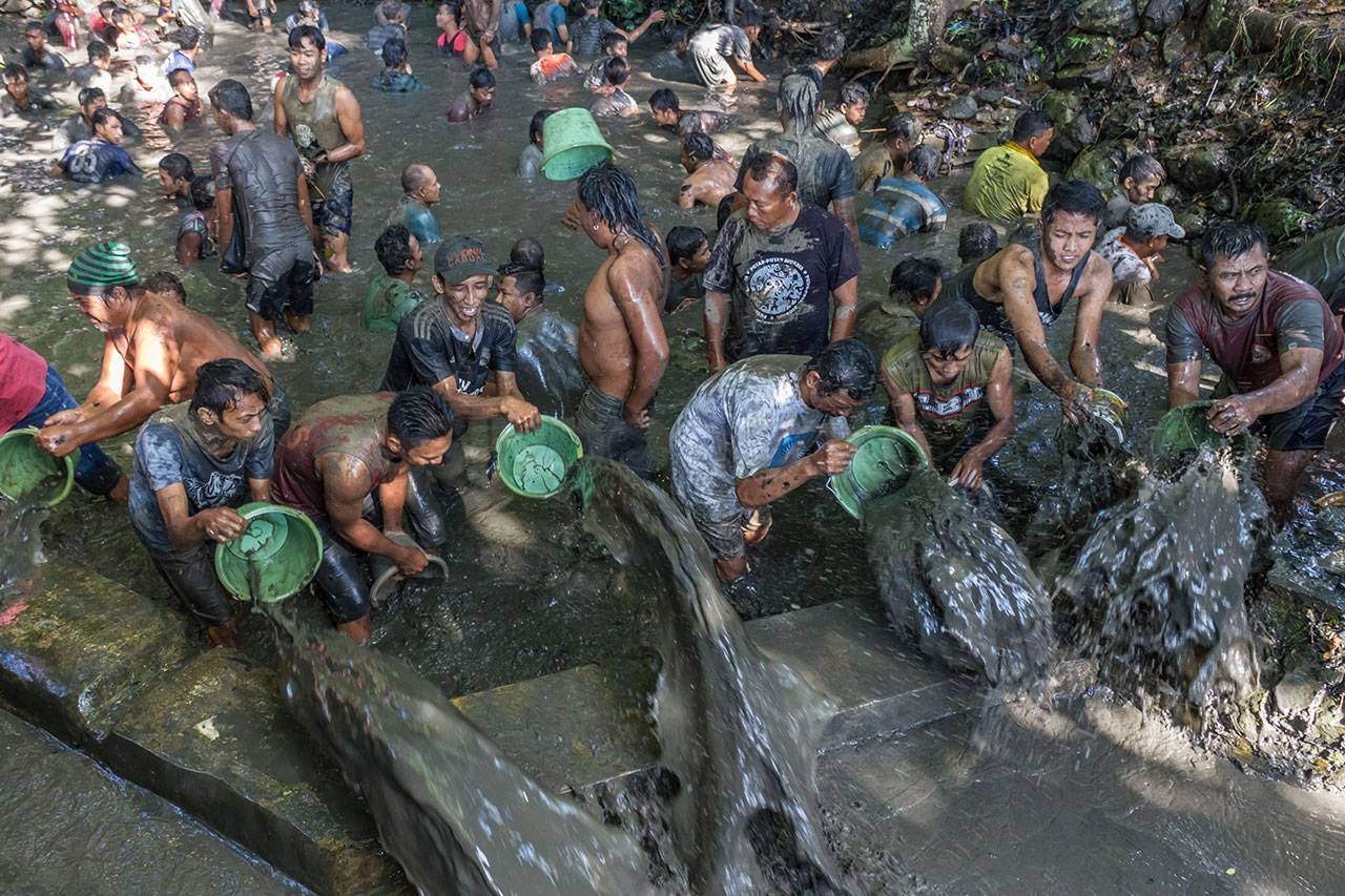 Tradisi Bersih-Bersih...