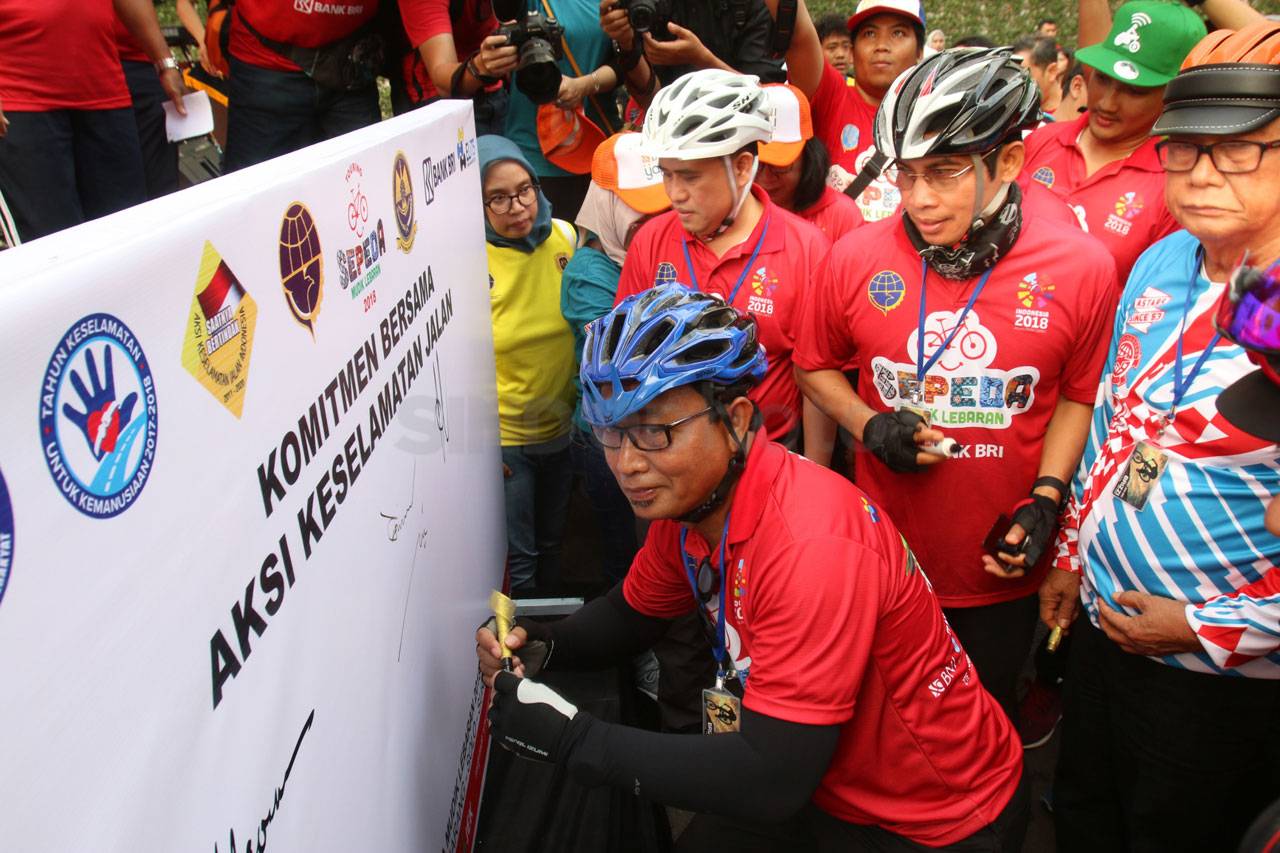 Menhub Lepas Peserta...