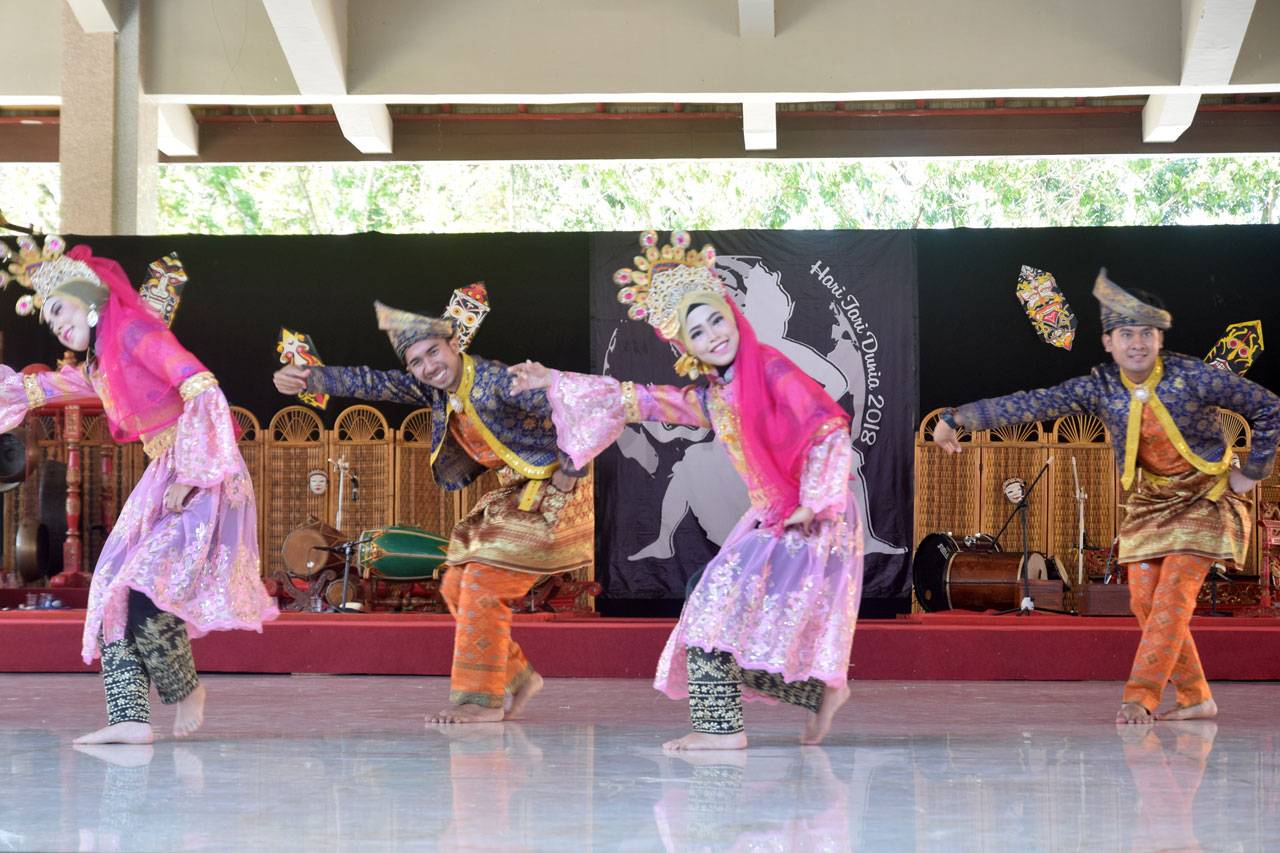 Peringati Hari Tari...