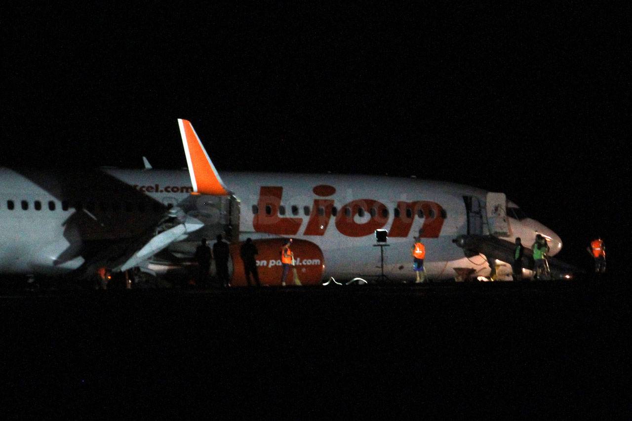 Pesawat Lion Air Tergelincir...