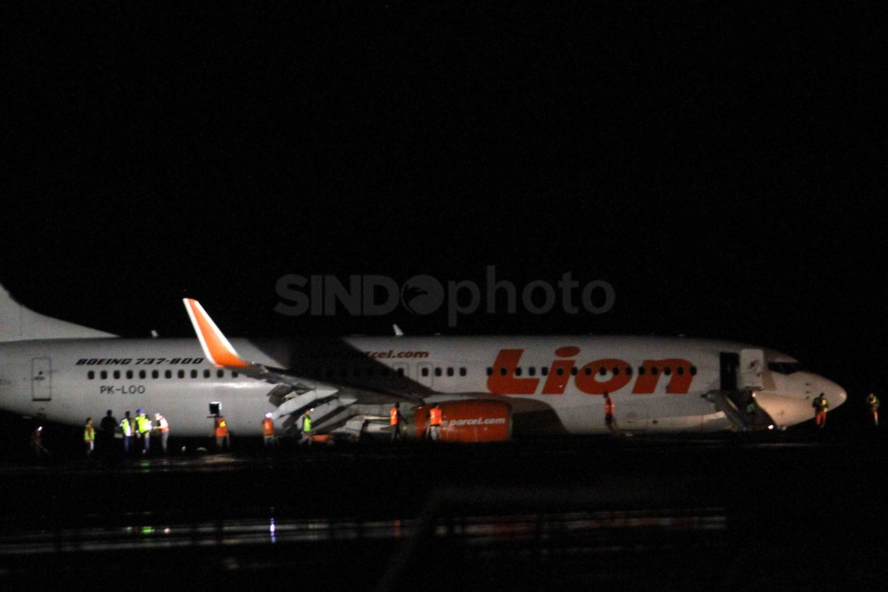 Pesawat Lion Air Tergelincir...