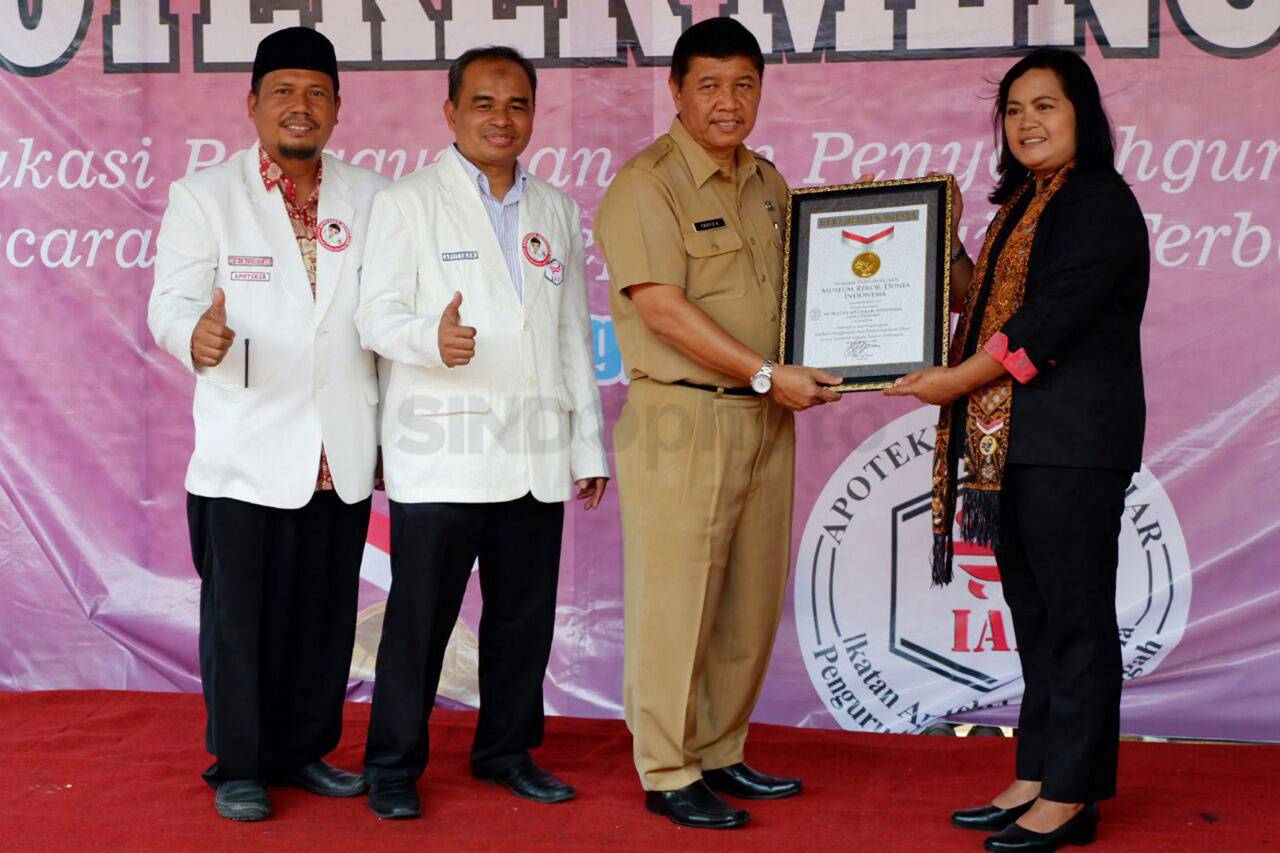2.995 Apoteker Mengajar...