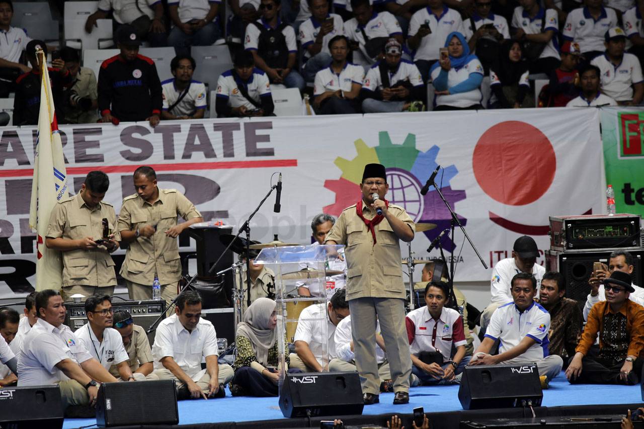 Prabowo Hadiri Peringatan...