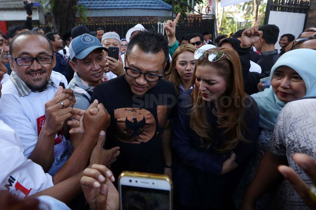 Pasangan Khofifah-Emil...