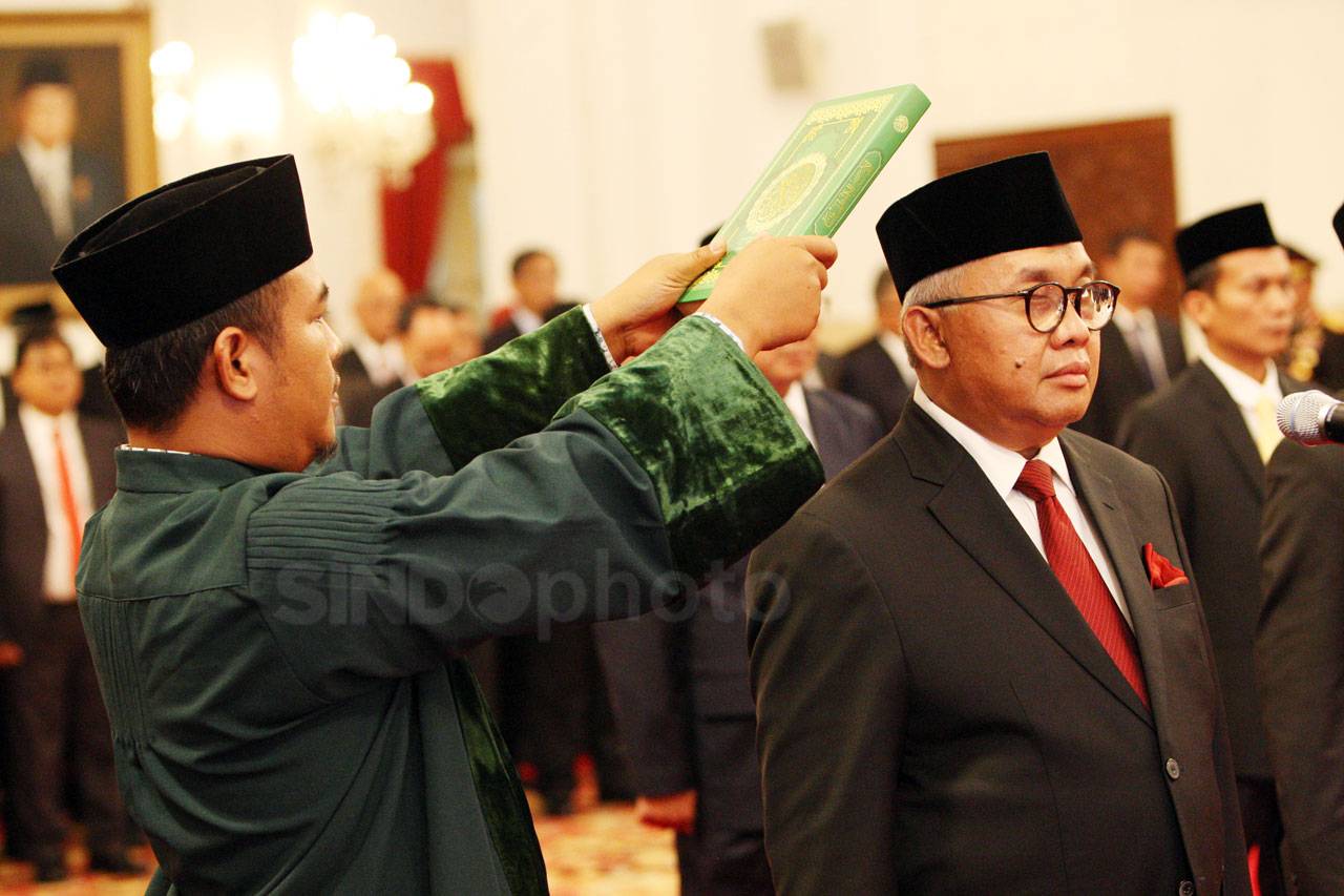 Presiden Jokowi Lantik...