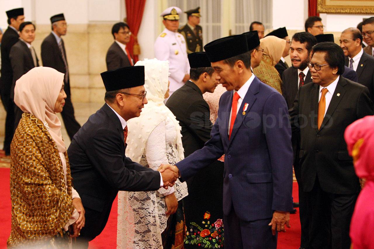 Presiden Jokowi Lantik...