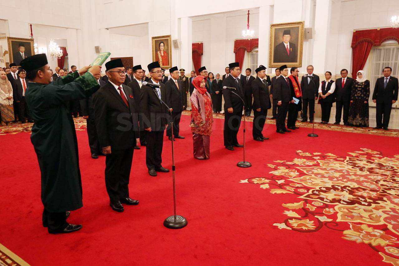 Presiden Jokowi Lantik...