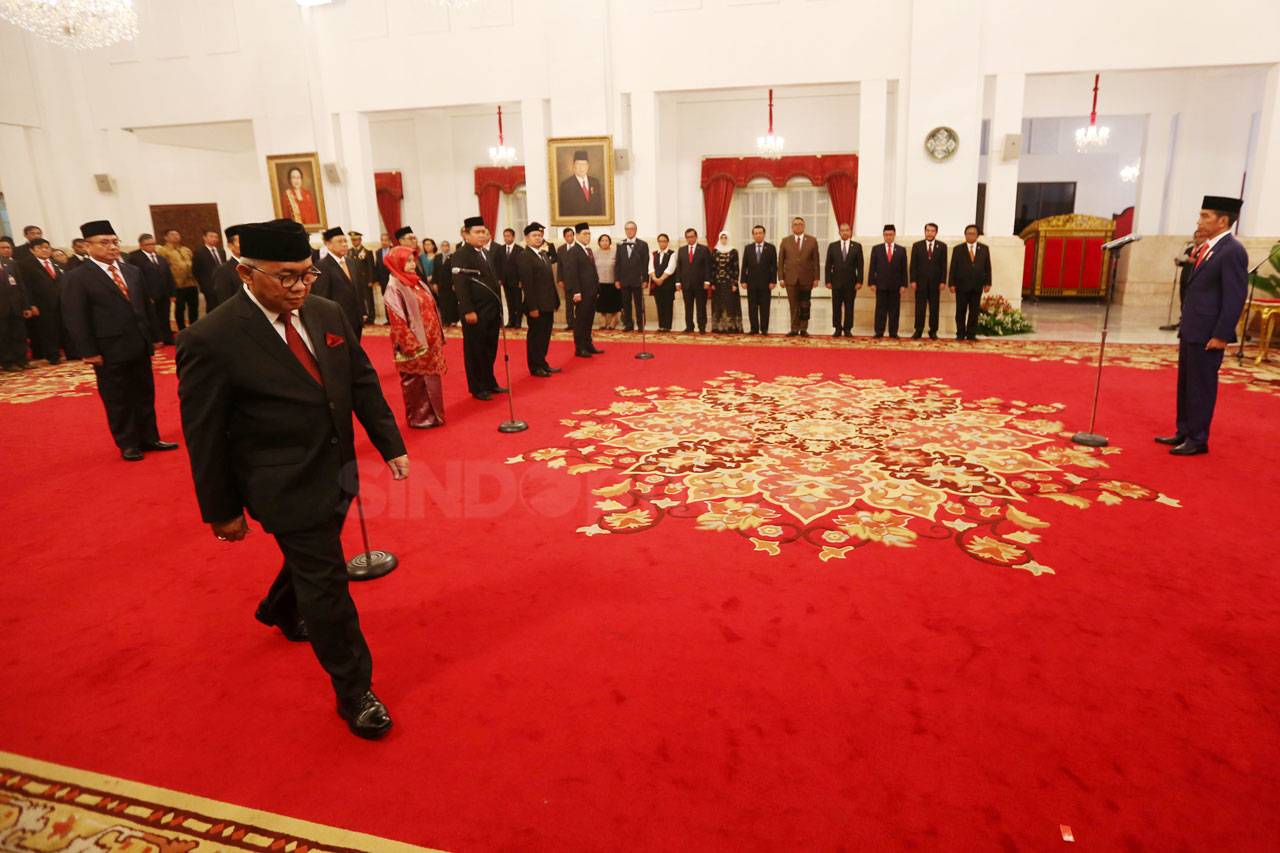 Presiden Jokowi Lantik...