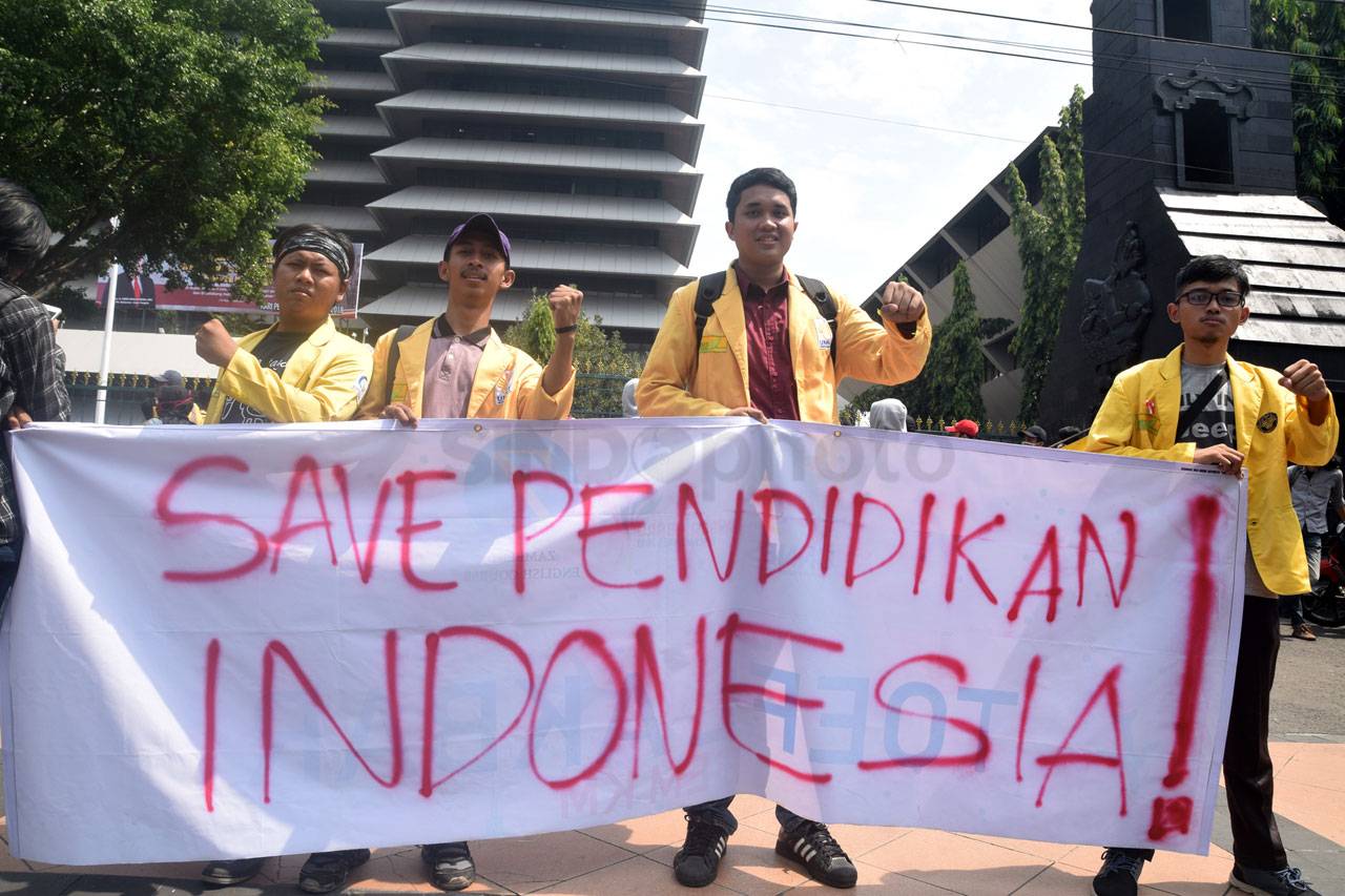 Mahasiswa Unnes Gelar...