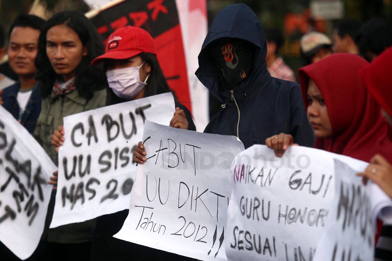 Aliansi Mahasiswa Surabaya...