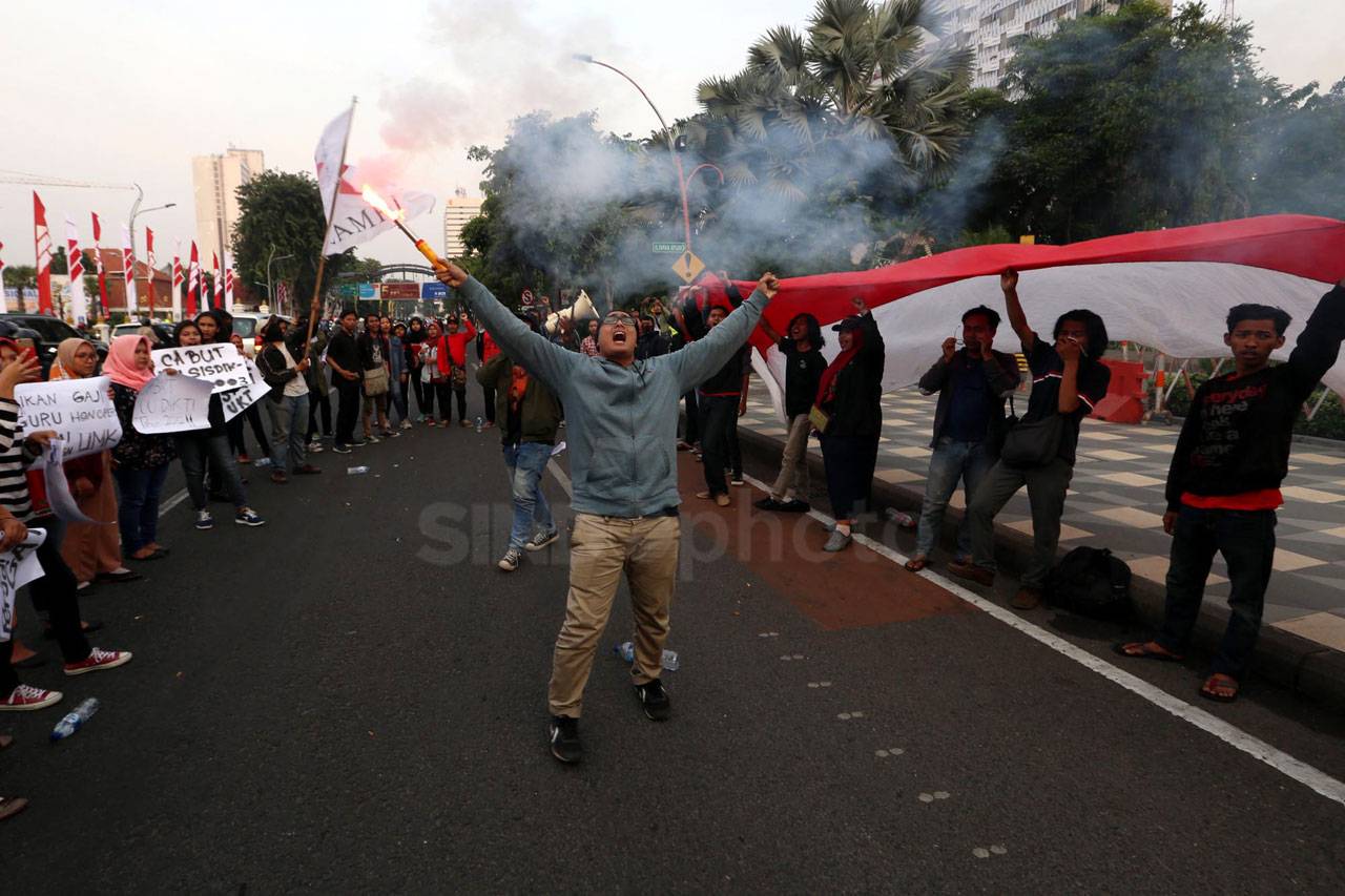 Aliansi Mahasiswa Surabaya...
