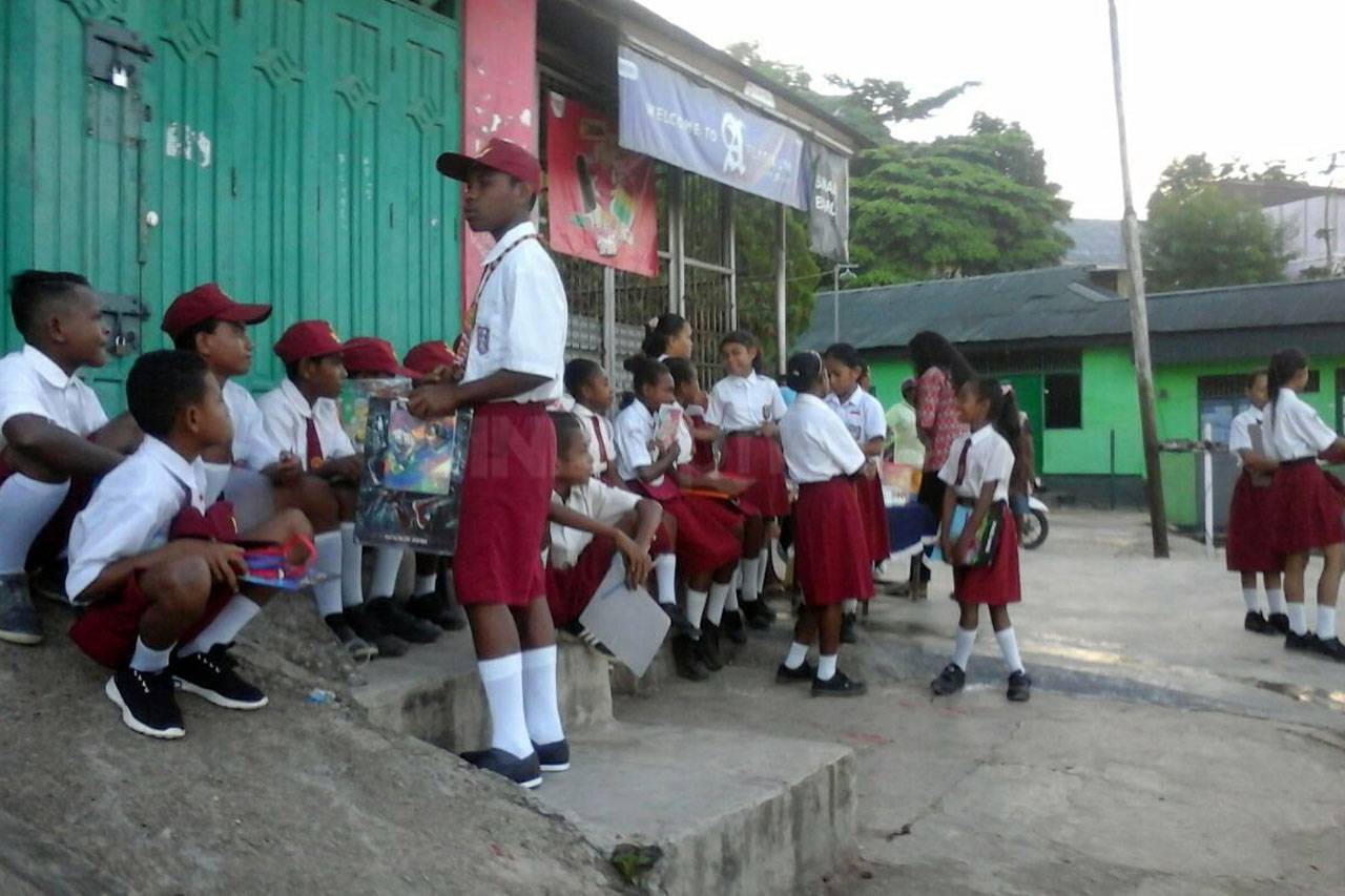 Bangunan Sekolah Disegel,...