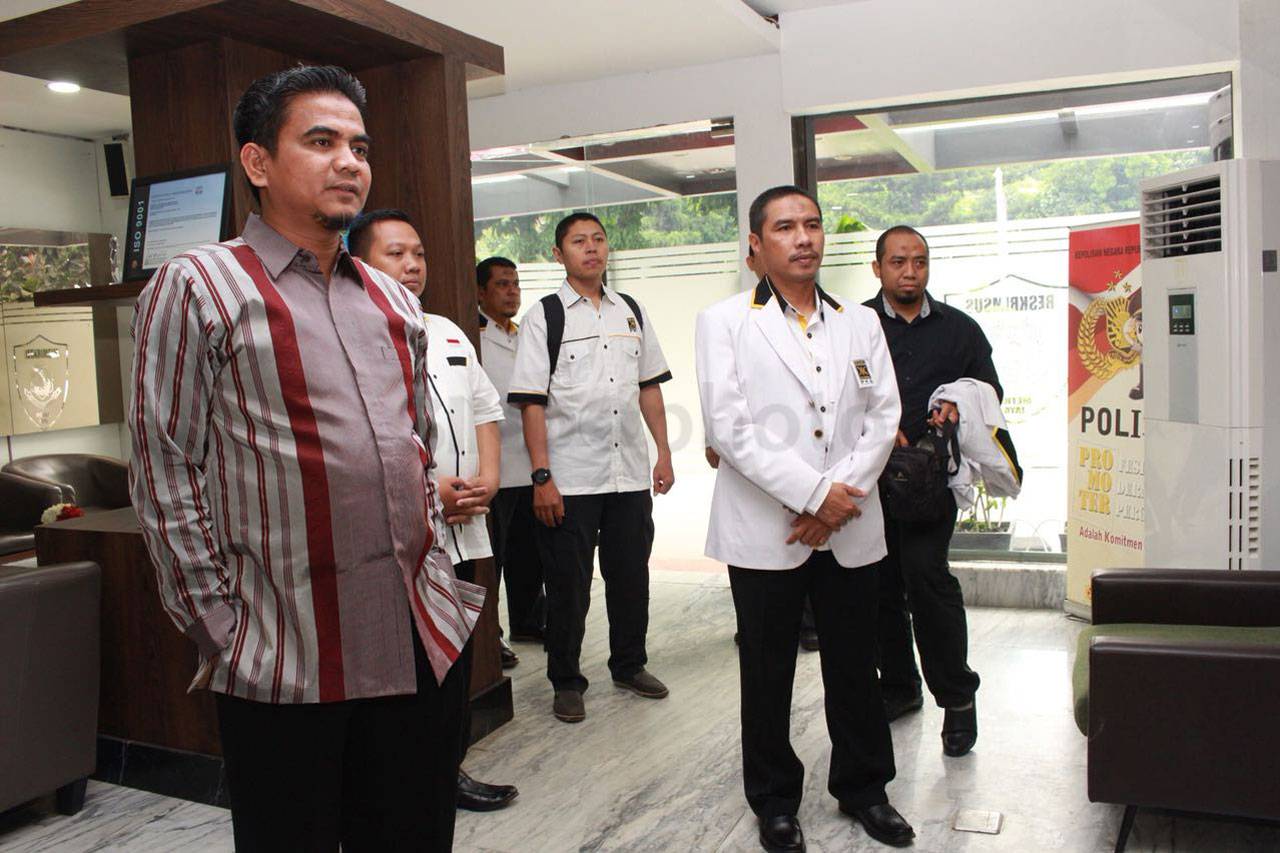 Ketua DPW PKS Serahkan...