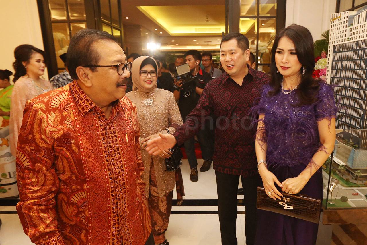 HT Resmikan One East...