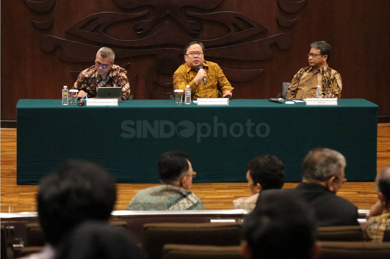 Menteri PPN Hadiri Dialog...