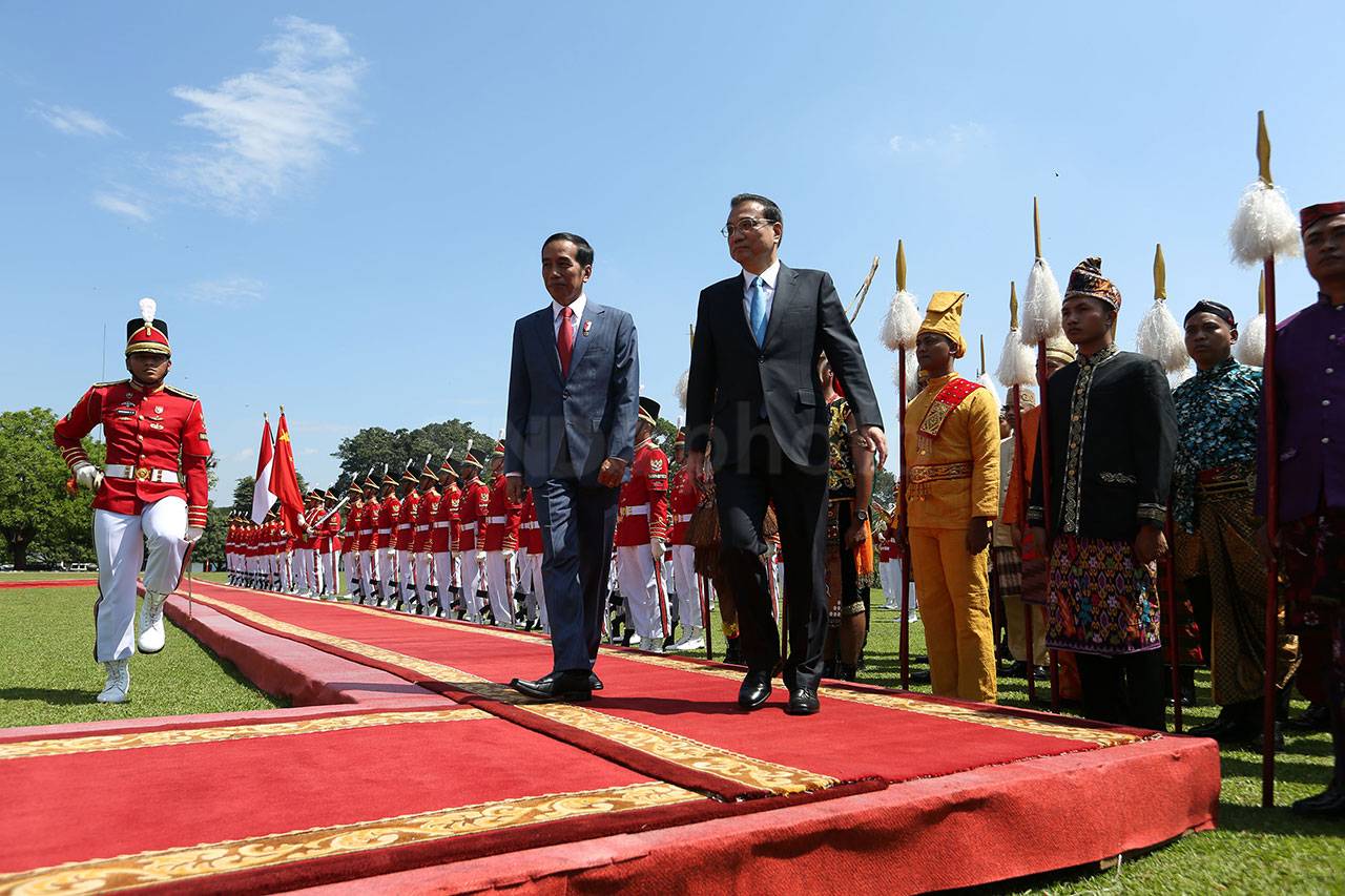 Presiden Jokowi Sambut...