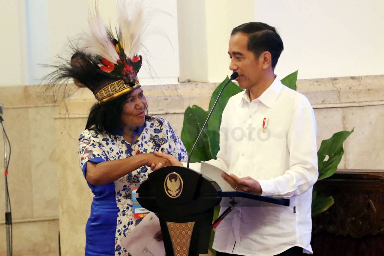 Presiden Jokowi Terima...