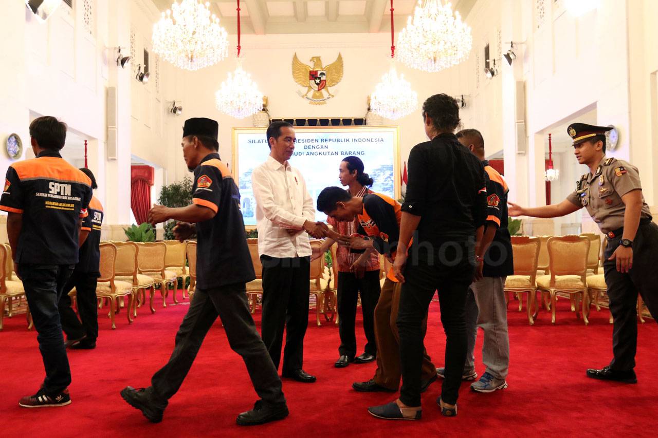 Presiden Jokowi Terima...