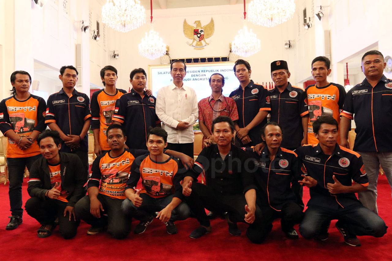 Presiden Jokowi Terima...
