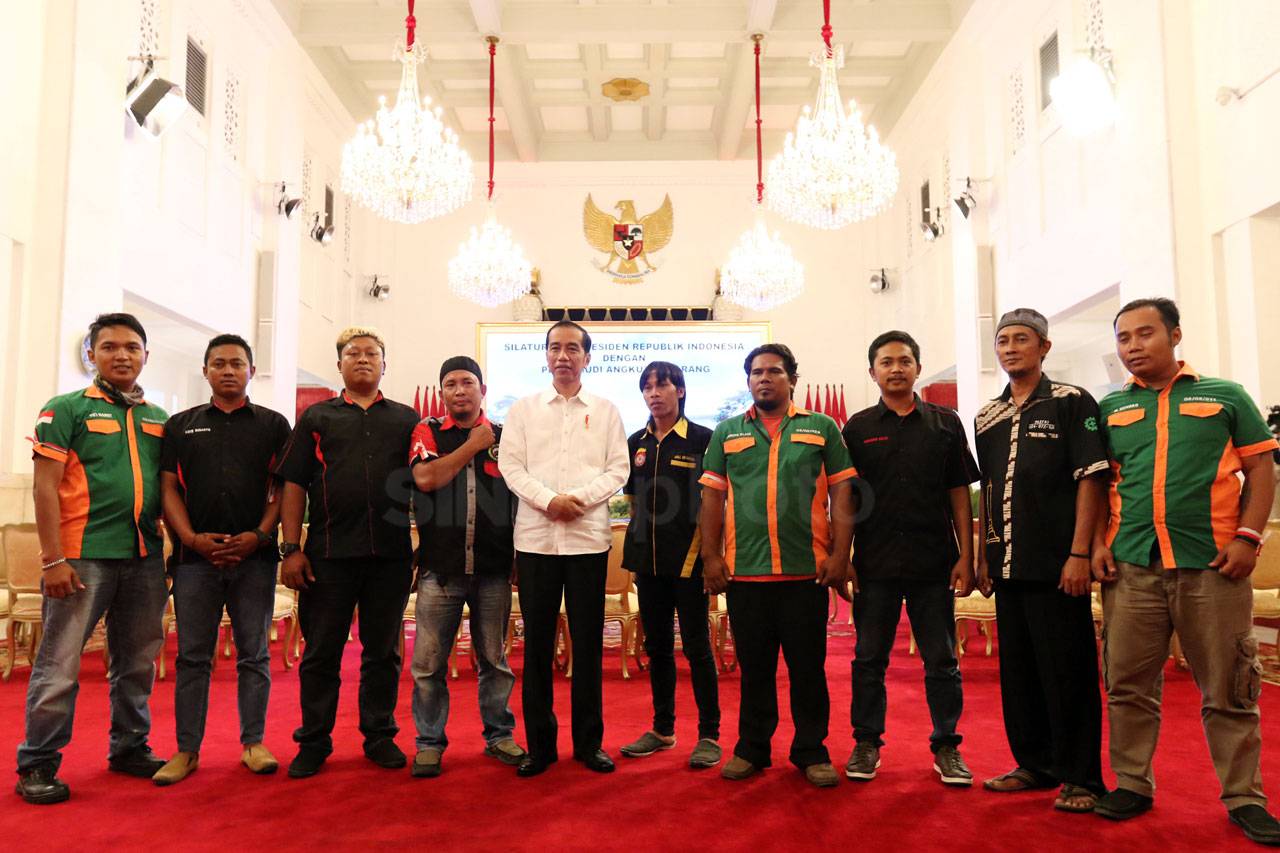 Presiden Jokowi Terima...