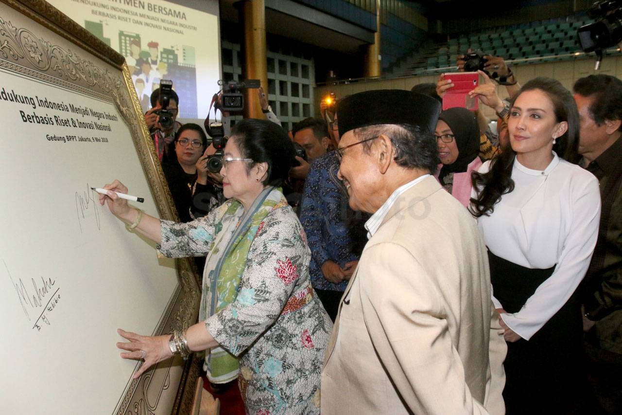 BJ Habibie Dukung Indonesia...