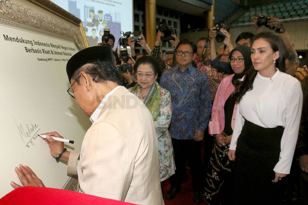 BJ Habibie Dukung Indonesia...