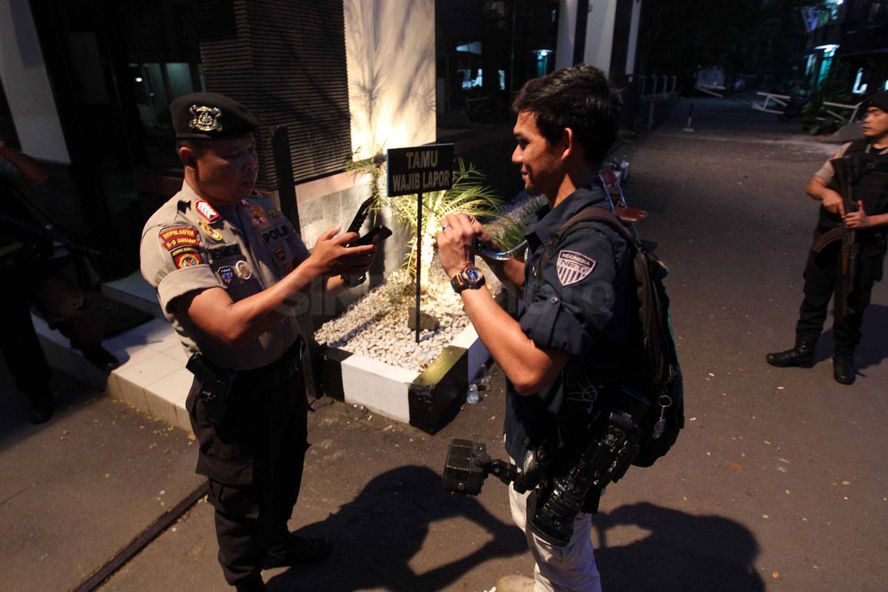 Polisi Masih Lakukan...