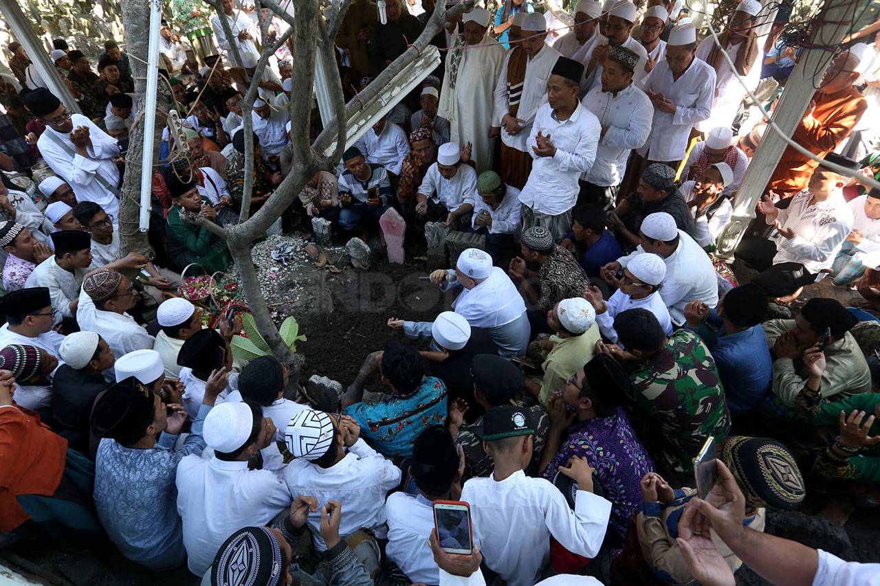 Ribuan Muslim Hadiri...