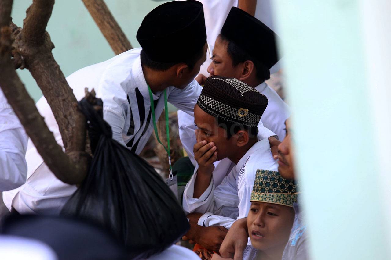 Ribuan Muslim Hadiri...