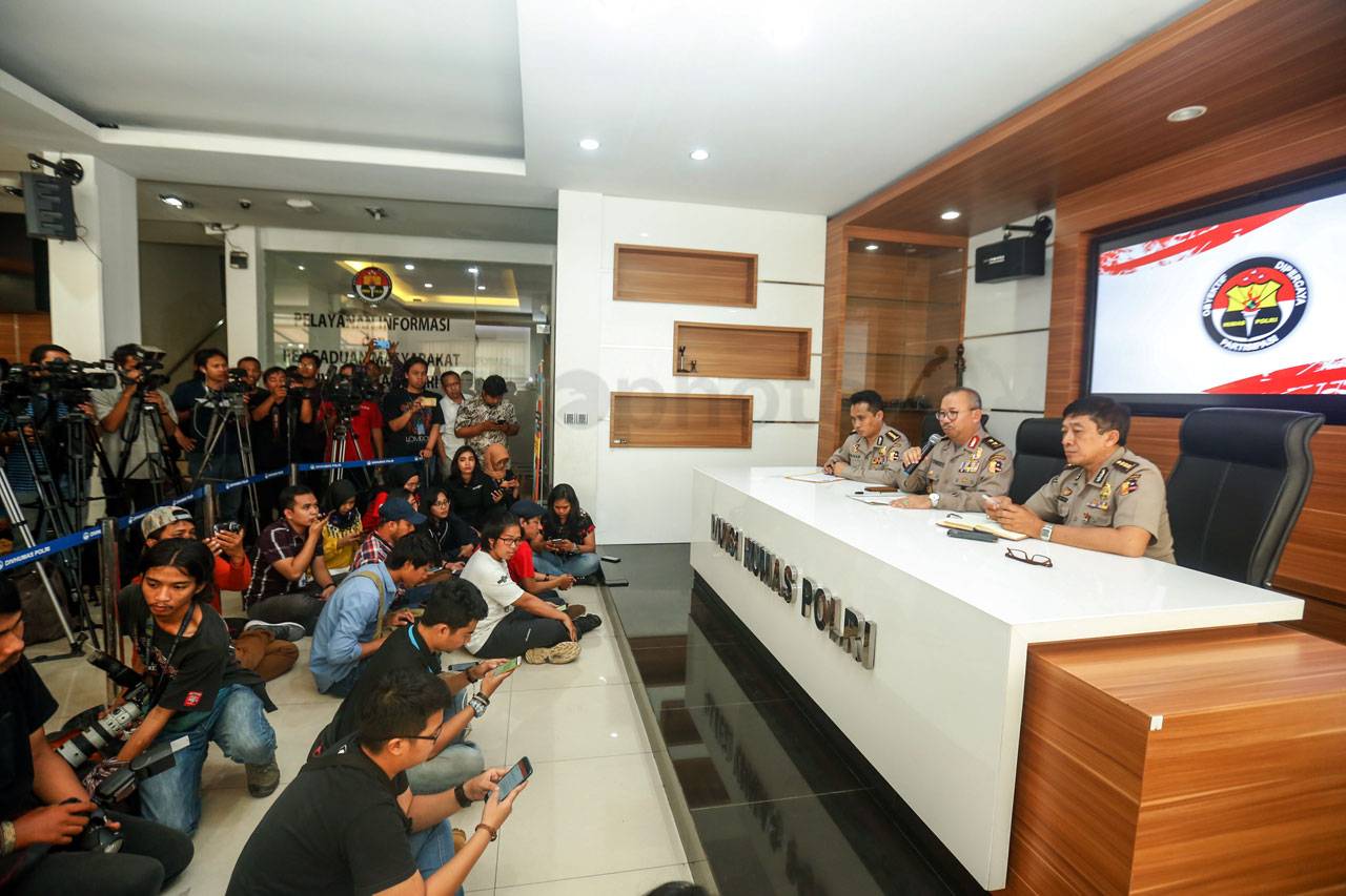 Mabes Polri Beri Keterangan...