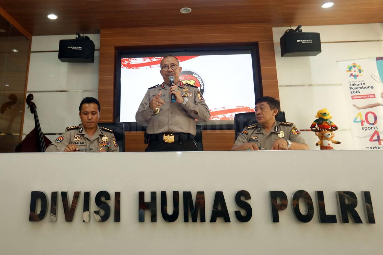 Mabes Polri Beri Keterangan...