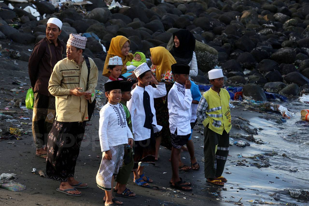 Nelayan Kenjeran Lantunkan...
