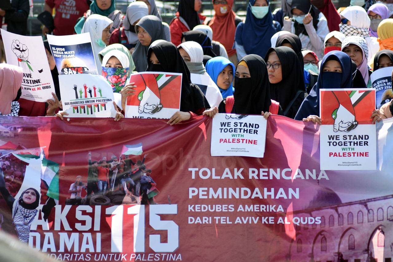 Ratusan Aktivis Gelar...
