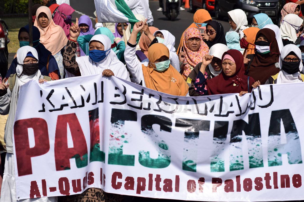 Ratusan Aktivis Gelar...