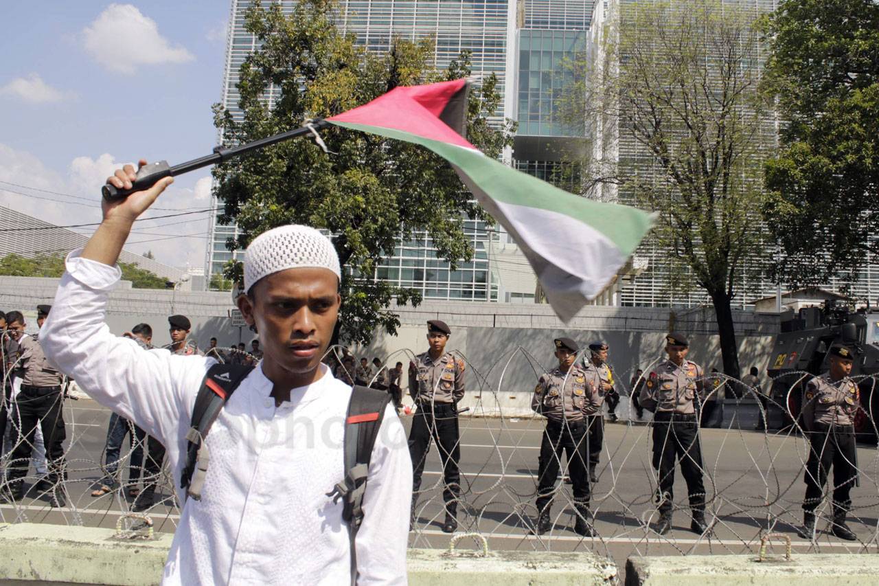 Ribuan Muslim Ikuti...