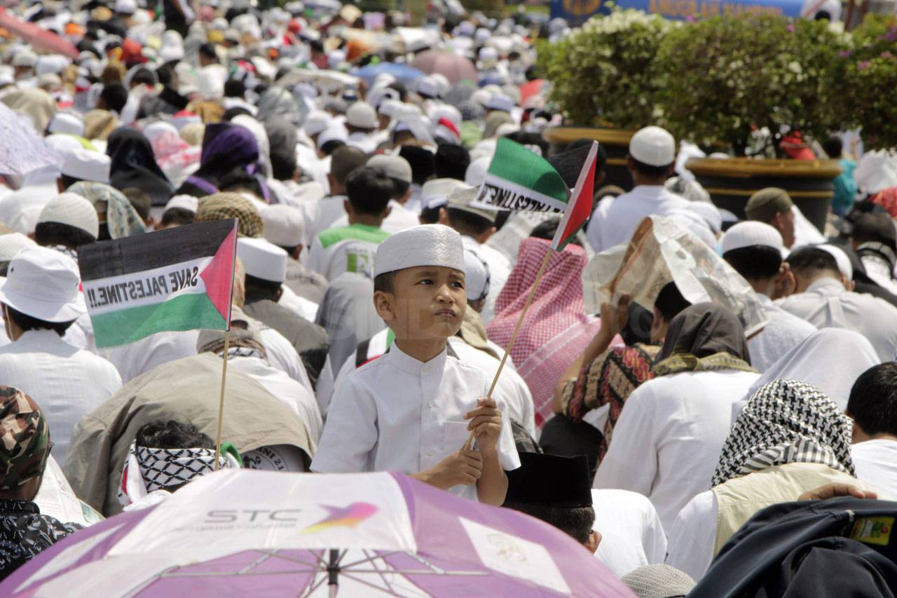 Ribuan Muslim Ikuti...