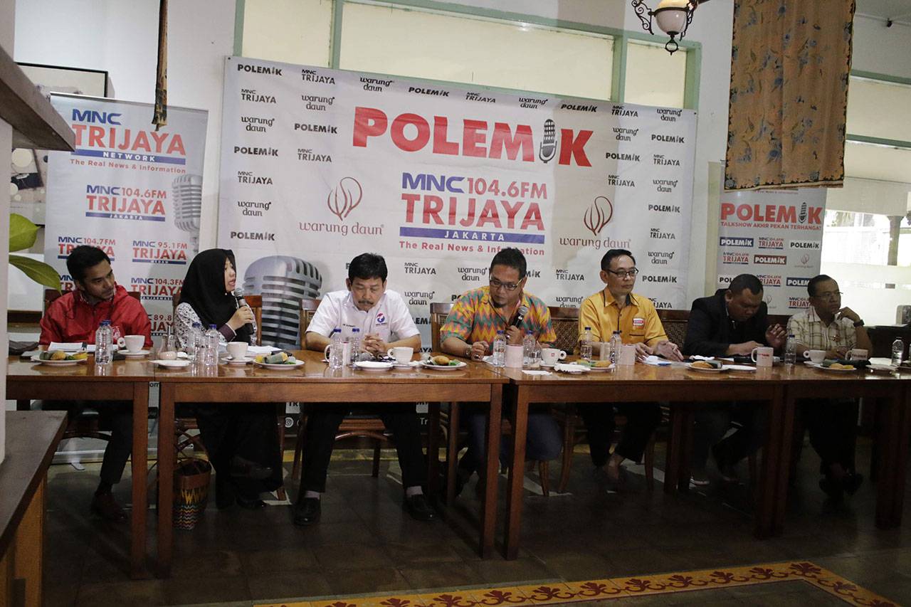 Diskusi Polemik Mengejar...