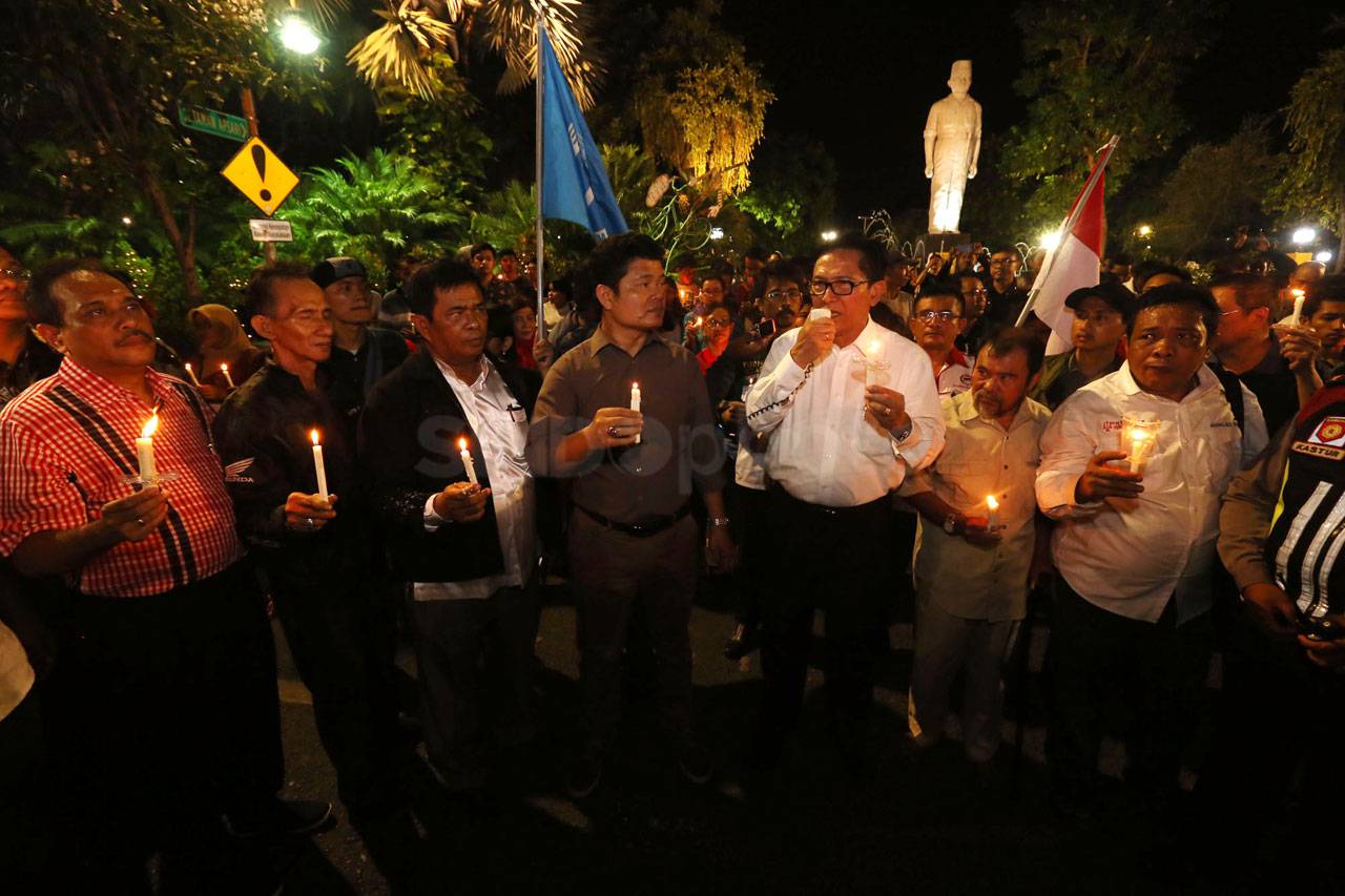 Warga Surabaya Gelar...