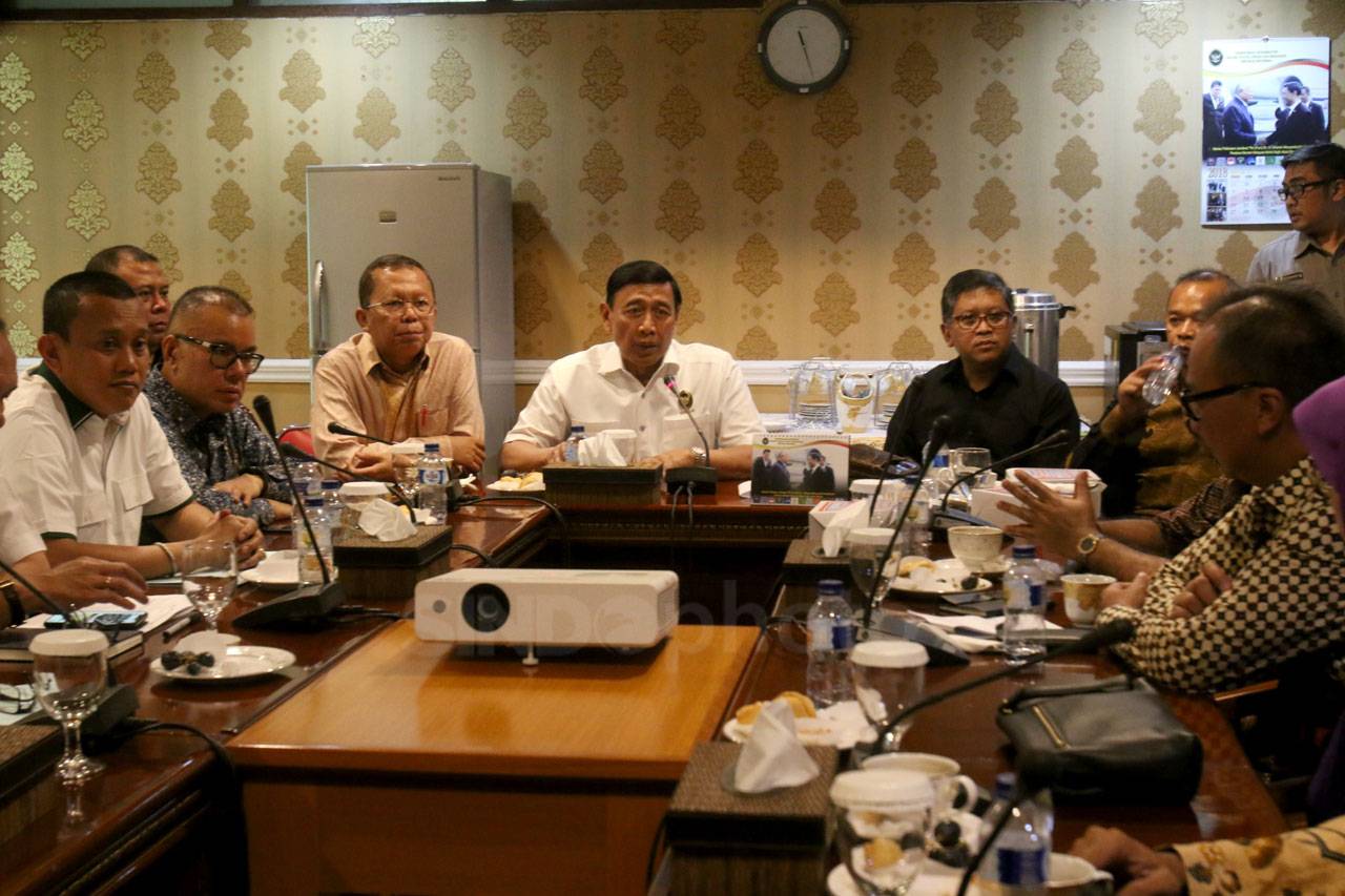 Wiranto Gelar Pertemuan...