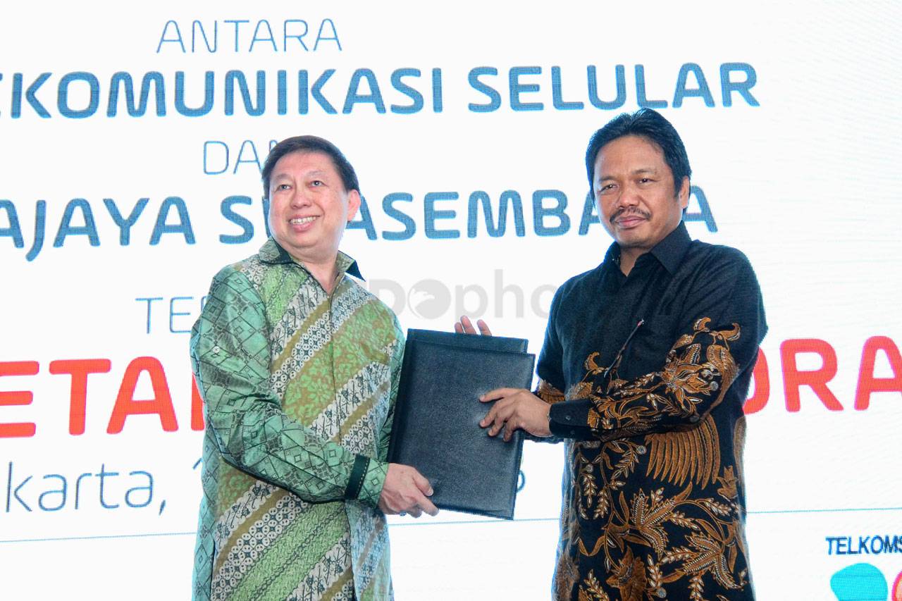 Telkomsel Gandeng Erajaya...