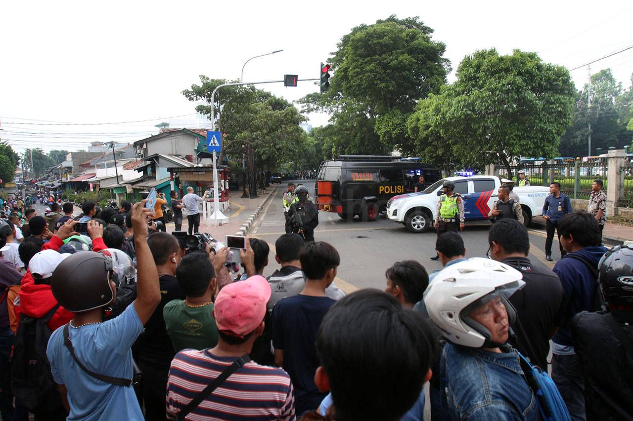 Tim Gegana Amankan Benda...