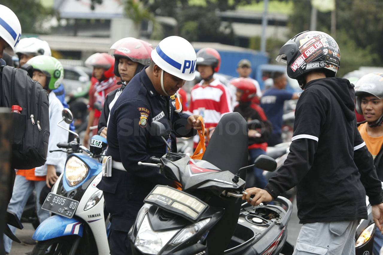 Suporter Persija Diperiksa...