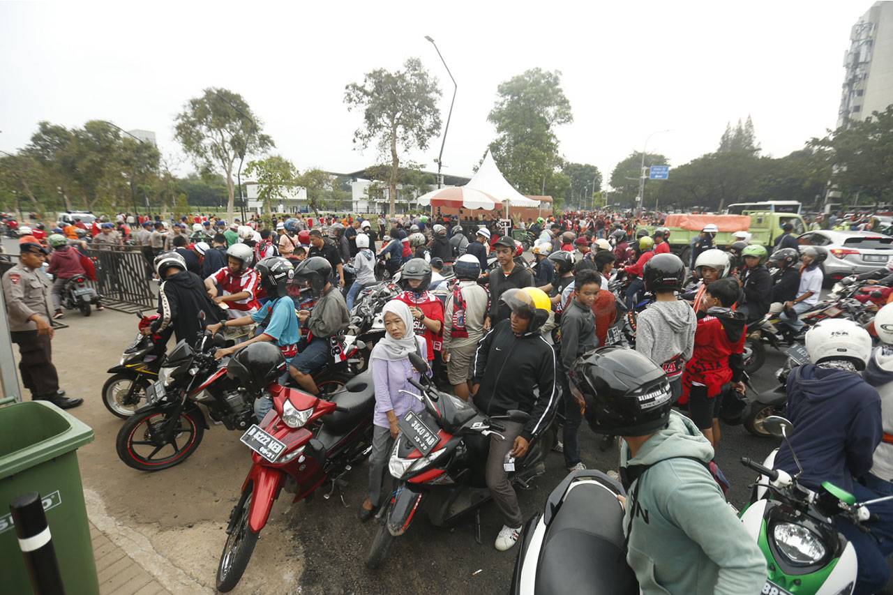 Suporter Persija Diperiksa...