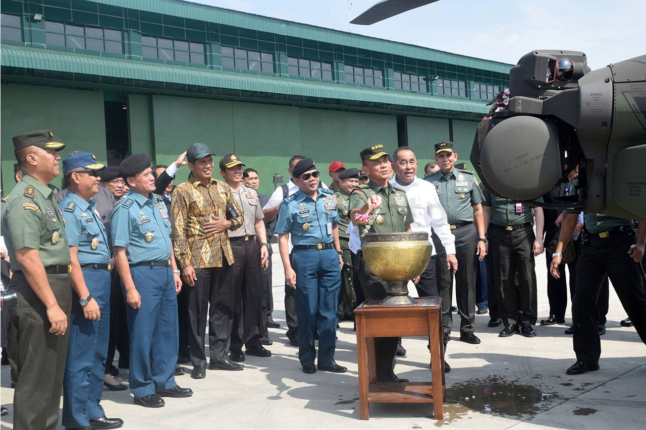Delapan Heli Tempur...