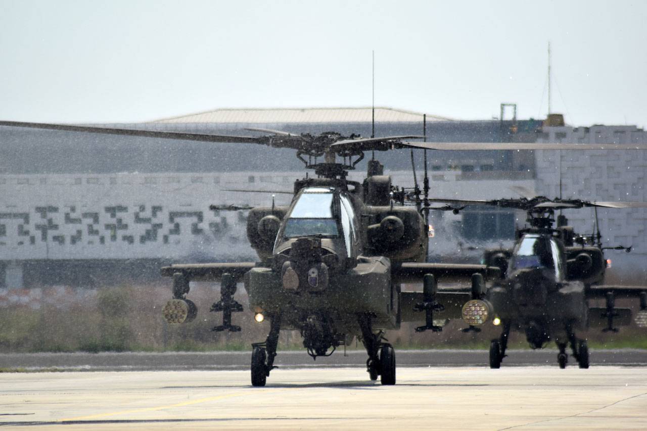 Delapan Heli Tempur...