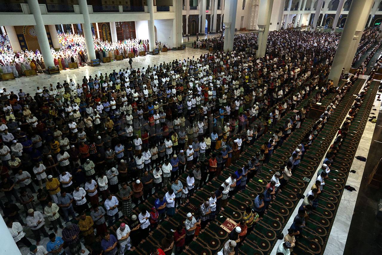 Ibadah Salat Tarawih...