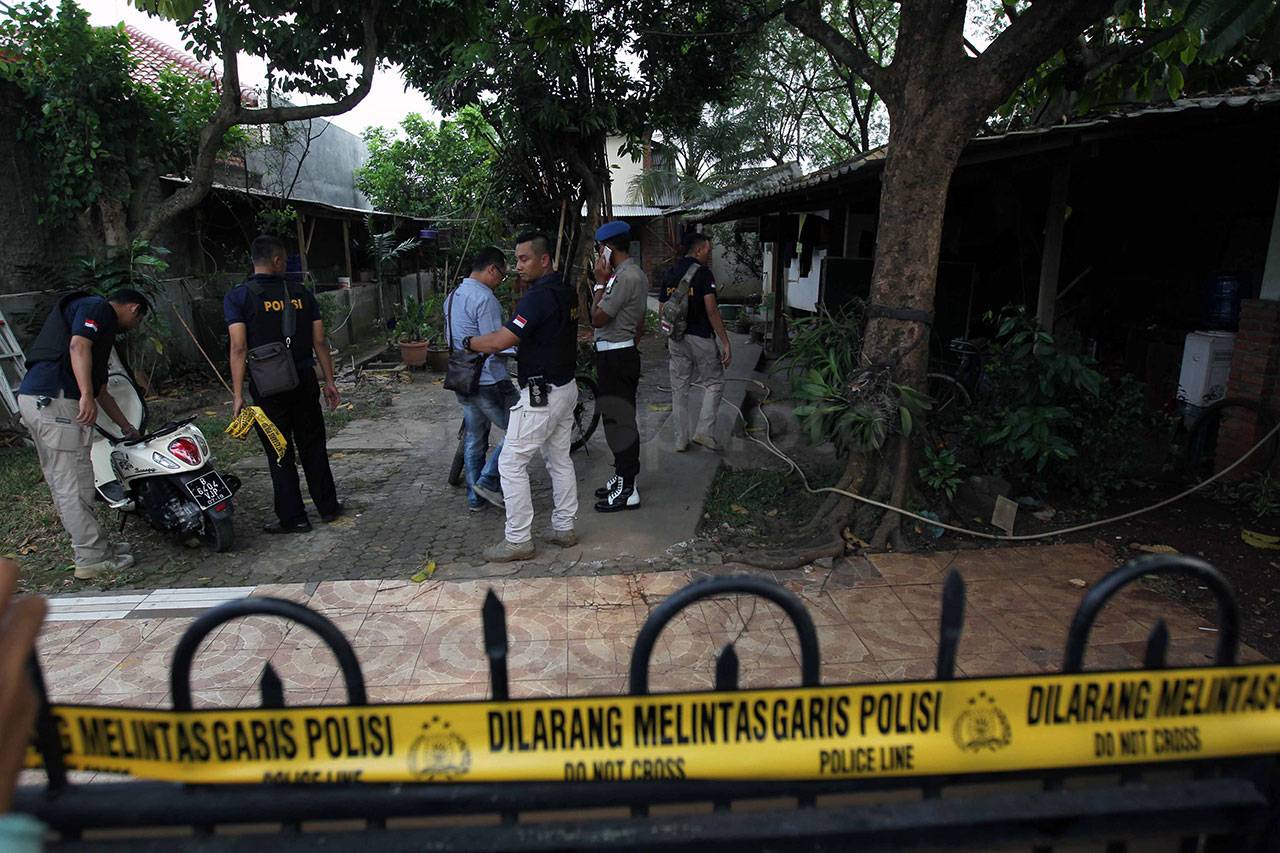 Penggerebekan Rumah...
